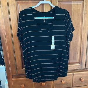 SO Perfect V-Neck Tee NWT size XXL